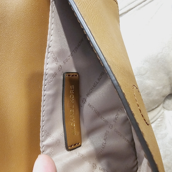 NEW MICHAEL KORS Maisie Medium Logo 2-in-1 Backpack - Picture 8 of 12